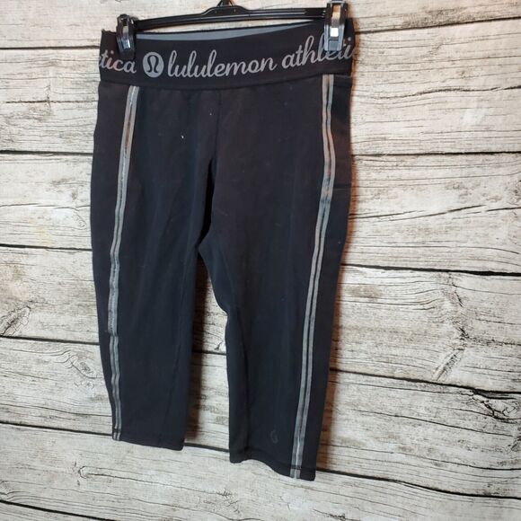Lululemon Inner Essence Crop Spell Out Logo Waist Pockets Cropped Leggings FLAW - Picture 1 of 7